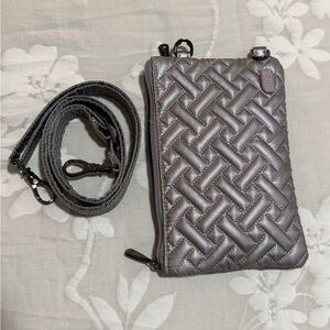 EUC Lug metallic pearl Peekaboo Quilted crossbody.